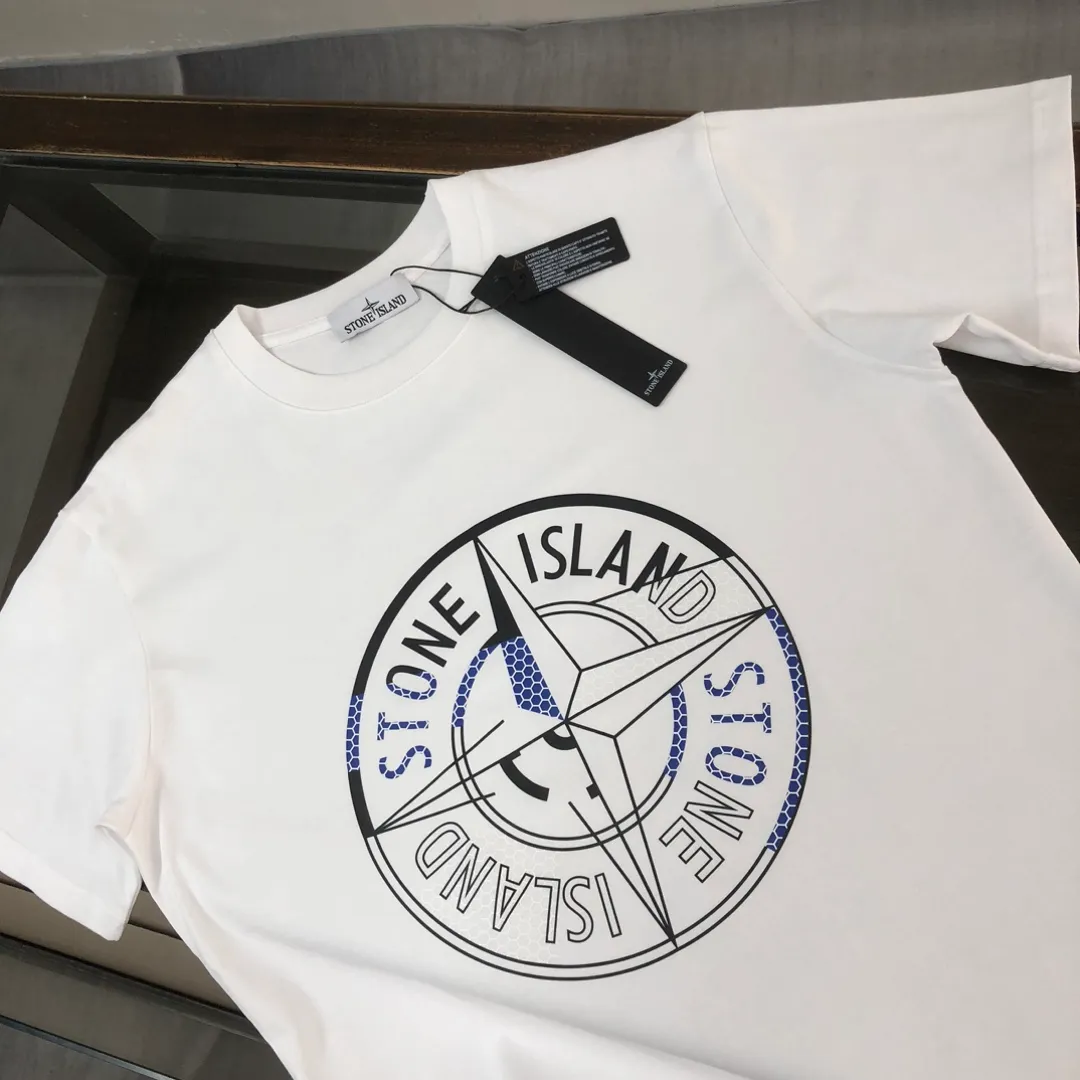 P180 Stone Island 2025 latest T-shirt, couple style ~ Original order, fashionable and casual short T-shirt, specially made of customized cotton fabric ~ Cotton T-shirt ~ Pre-washed to prevent deformation and shrinkage problem, more comfortable and breathable on the body ~ All available from stock ~ Unique design style, trendy must-have item, complete with three standards 👍 Color: black/white Size: S M L XL (larger version, please indicate your height and weight when placing an order)